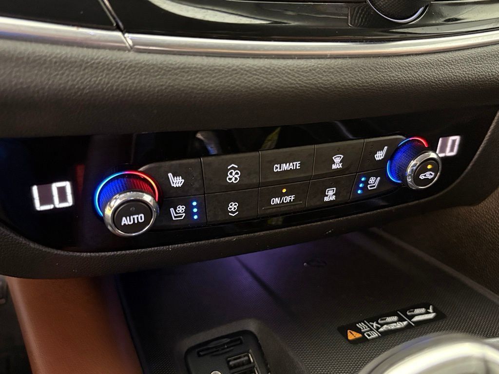 Used 2020 Buick Enclave Avenir w/ Avenir Technology Package AWD/4WD image 29