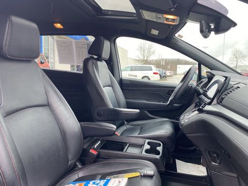 Used 2023 Honda Odyssey Sport image 11