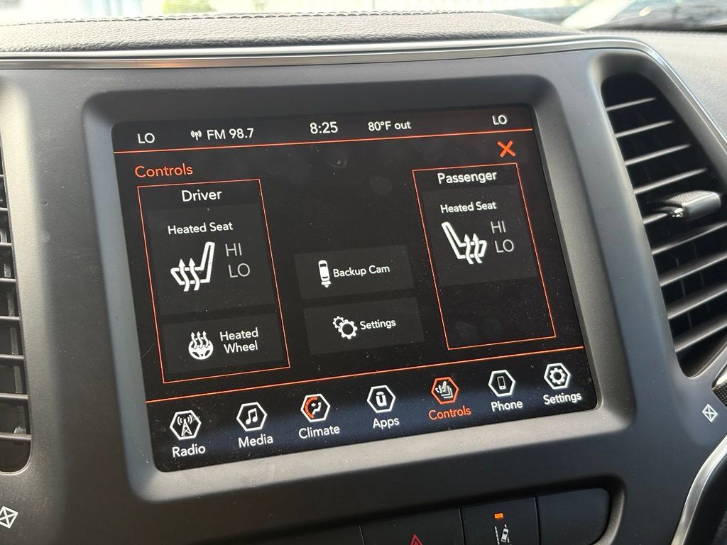 Certified 2022 Jeep Cherokee Latitude Lux w/ Sun & Sound Group FWD image 16