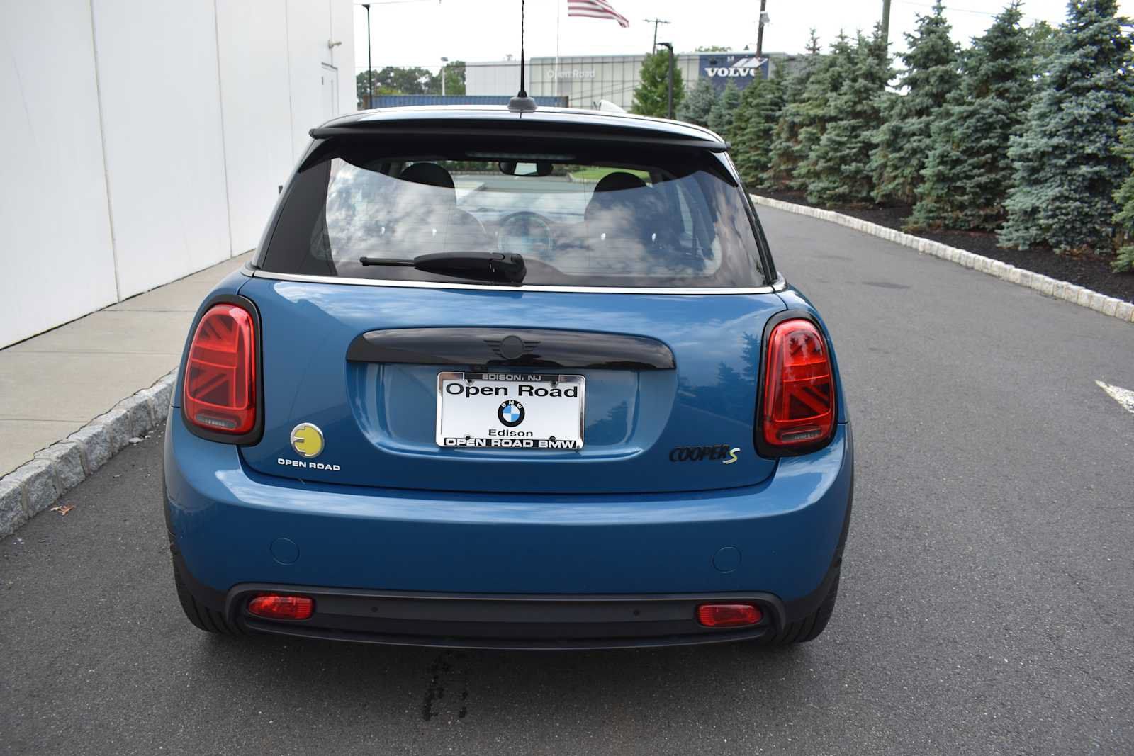 Used 2024 MINI Cooper SE FWD image 6