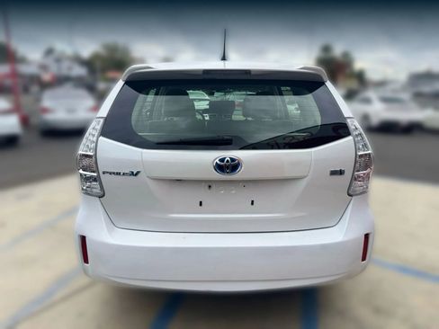 Used 2014 Toyota Prius V Two image 5