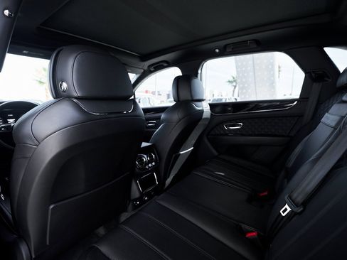 Used 2022 Bentley Bentayga image 23