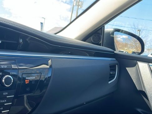 Used 2016 Toyota Corolla S image 20