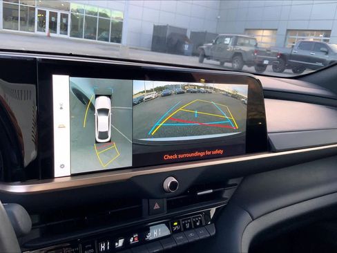 Used 2024 Toyota Crown Limited image 28