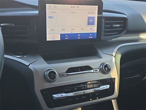 Certified 2022 Ford Explorer XLT image 16