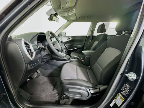 Used 2025 Kia Soul LX w/ LX Technology Package image 13