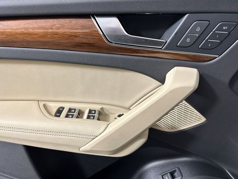 Used 2023 Audi Q5 2.0T Premium Plus w/ Premium Plus Package image 10