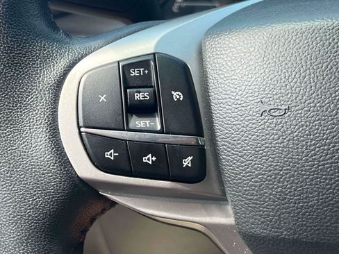 Used 2023 Ford Explorer XLT AWD/4WD image 20