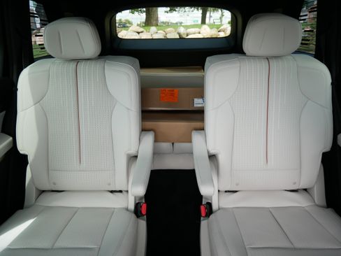 New 2026 Cadillac Vistiq Sport w/ LPO, Floor Liner Package AWD/4WD image 11