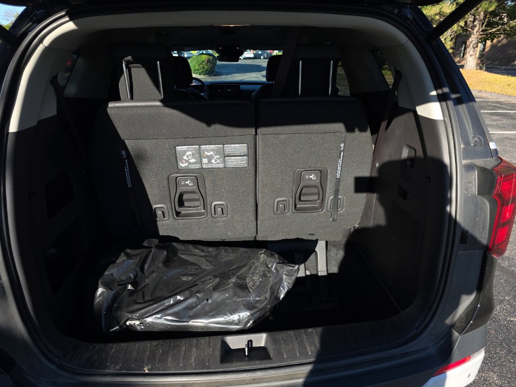 Used 2025 Kia Carnival EX FWD image 28