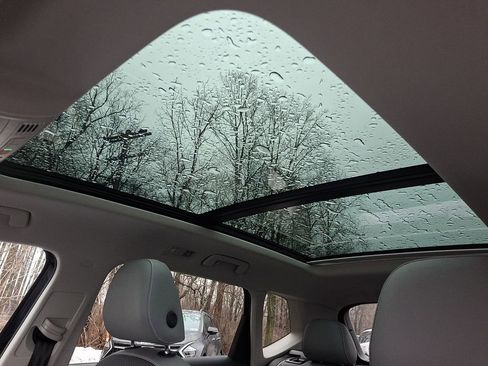 Used 2023 Volkswagen Taos SE w/ Panoramic Sunroof Package image 14