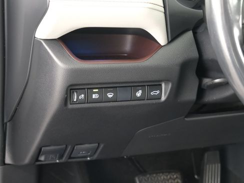 Used 2019 Toyota RAV4 Limited AWD/4WD image 27