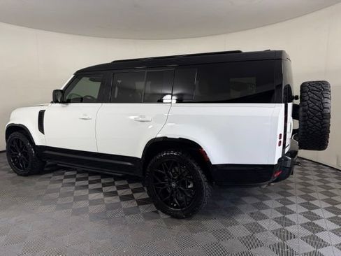 Used 2025 Land Rover Defender 130 X-Dynamic SE AWD/4WD image 4
