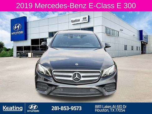 Used 2019 Mercedes-Benz E 300 image 2