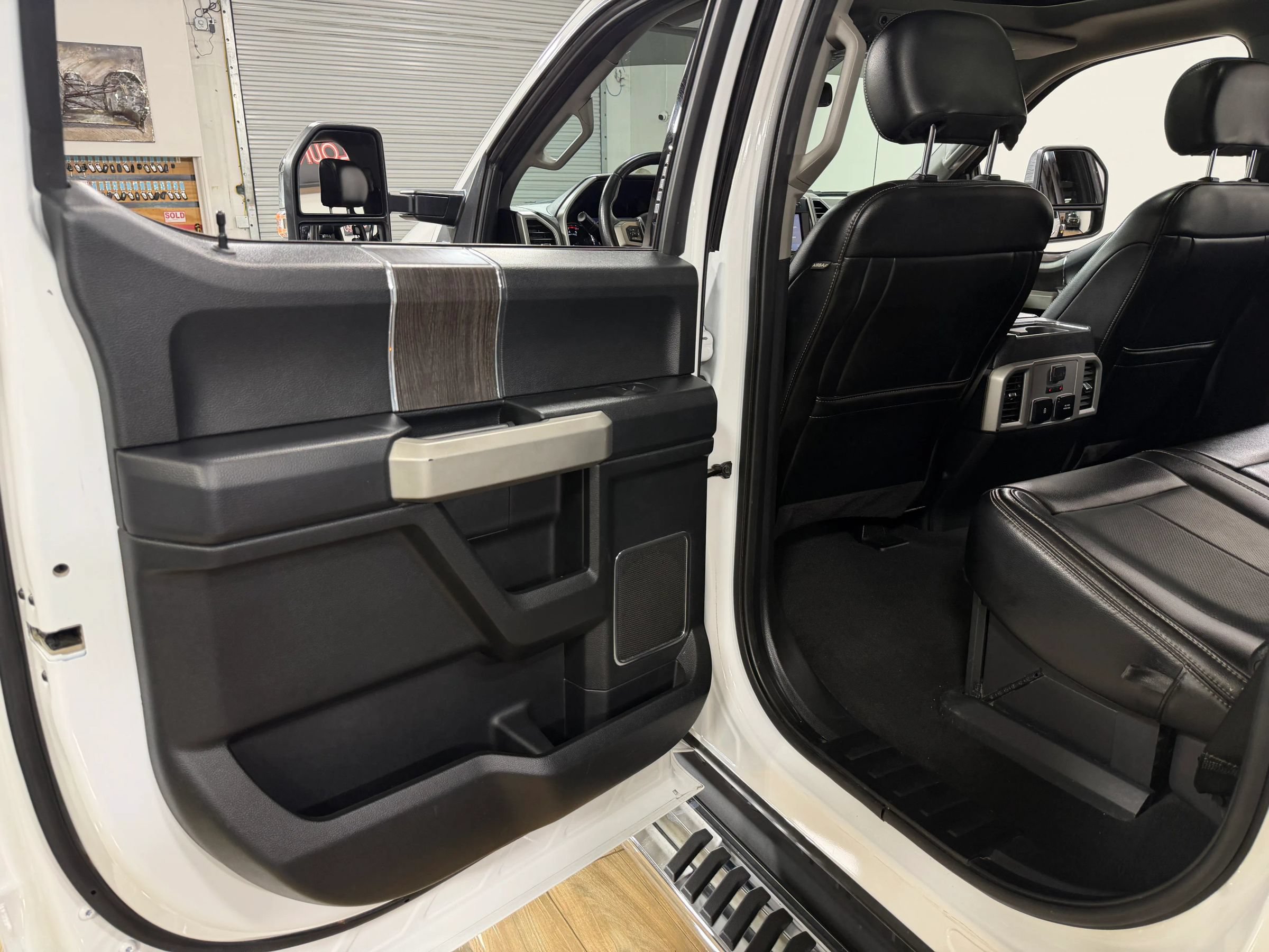 Used 2020 Ford F350 Lariat w/ Lariat Ultimate Package AWD/4WD image 22