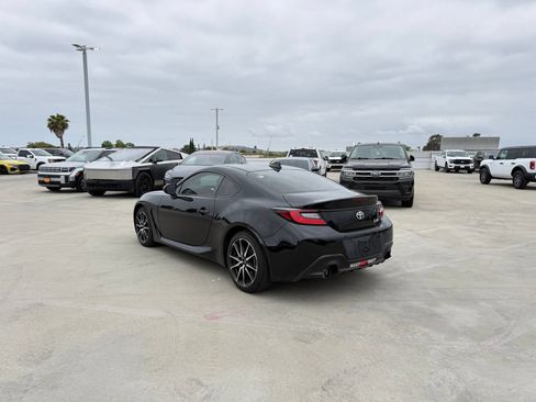 Used 2023 Toyota GR86 RWD image 2