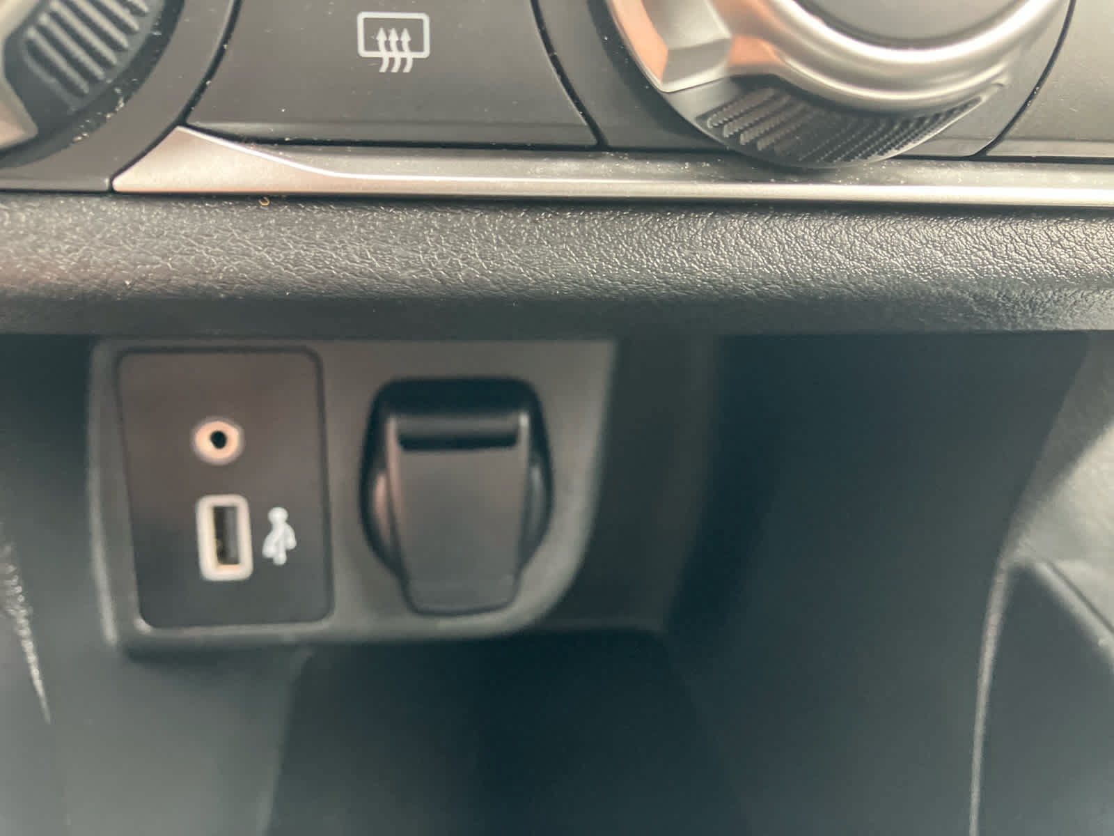 Used 2020 Nissan Versa SV FWD image 20