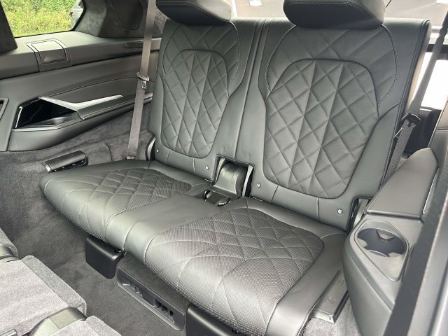 Used 2026 BMW X7 xDrive40i AWD/4WD image 17