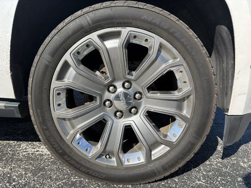 Used 2016 GMC Yukon XL Denali w/ Open Road Package image 9