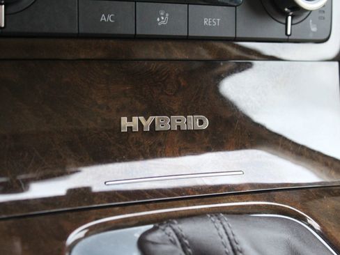 Used 2014 Volkswagen Touareg Hybrid image 32