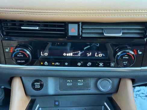 Used 2025 Nissan Rogue Platinum FWD image 27
