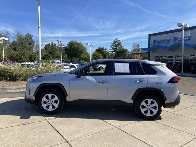 Used 2025 Toyota RAV4 LE AWD/4WD image 7
