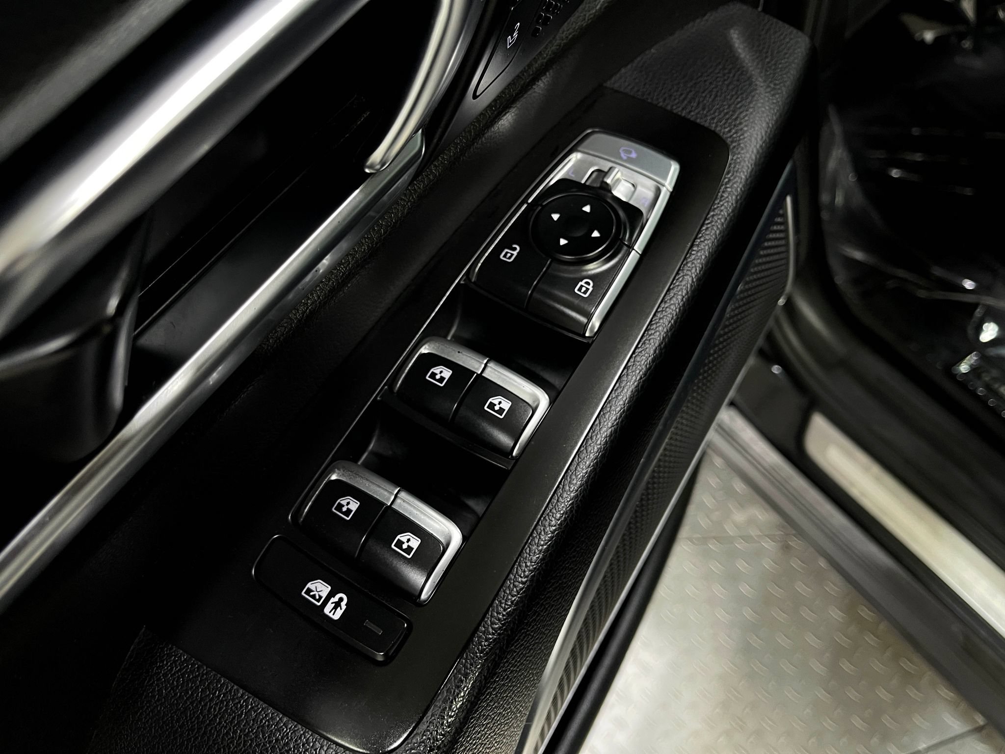 Used 2021 Kia Telluride SX w/ Nightfall Edition Package AWD/4WD image 16