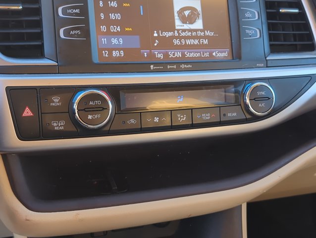 Used 2017 Toyota Highlander Plus w/ Carpet Mat Package AWD/4WD image 20