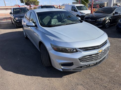 Used 2017 Chevrolet Malibu LT w/ Leather Package FWD image 3