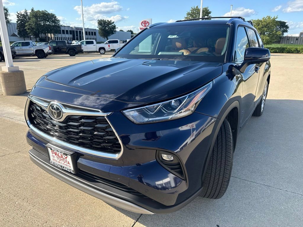 Certified 2026 Toyota Highlander Platinum AWD/4WD image 6