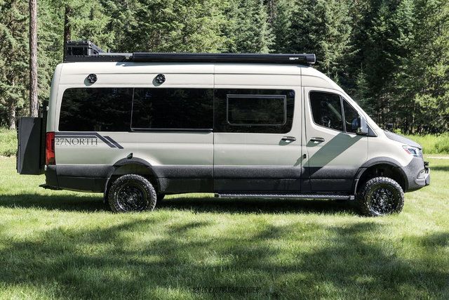Used 2024 Mercedes-Benz Sprinter 2500 image 9