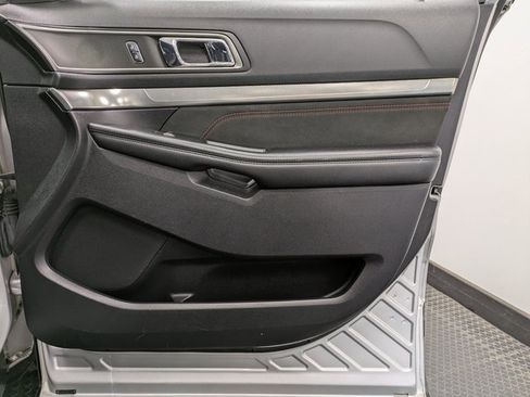 Used 2018 Ford Explorer XLT w/ Equipment Group 202A image 27