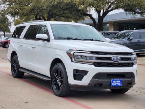 Used 2023 Ford Expedition Max XLT image 3