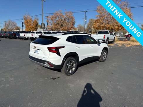 New 2026 Chevrolet Trax LT image 7