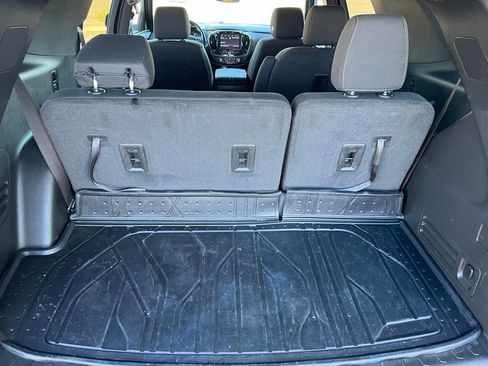 Used 2022 Chevrolet Traverse LT image 13