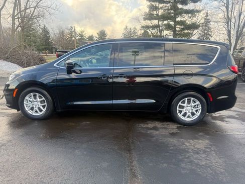 New 2026 Chrysler Pacifica Select FWD image 6
