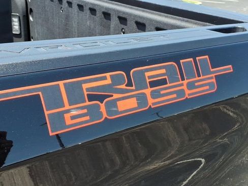 Used 2025 Chevrolet Silverado 1500 LT Trail Boss w/ Convenience Package II AWD/4WD image 23