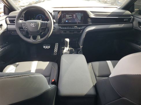 Used 2025 Toyota Camry LE image 13