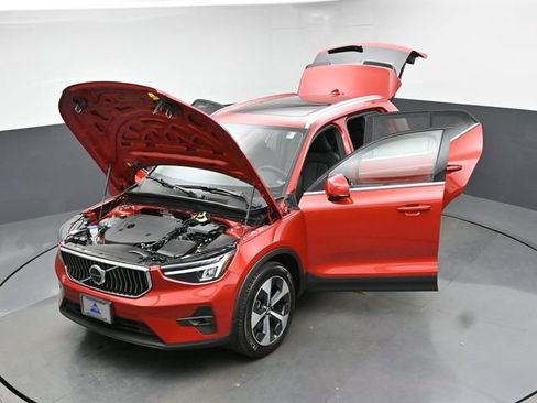 Used 2023 Volvo XC40 B4 Plus w/ Driver Assist Package FWD image 49