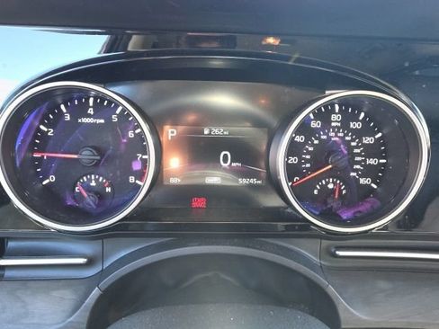 Used 2022 Kia Carnival EX FWD image 21