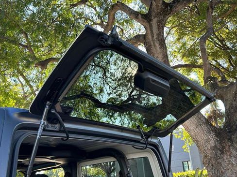 Certified 2020 Jeep Wrangler Sport image 41