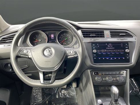 Used 2021 Volkswagen Tiguan SE FWD image 8