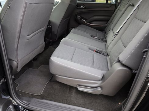 Used 2017 GMC Yukon XL SLE w/ SLE Value Package image 17