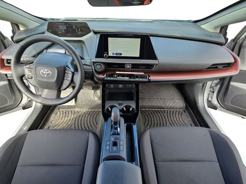 Used 2025 Toyota Prius Plug-In Hybrid image 10