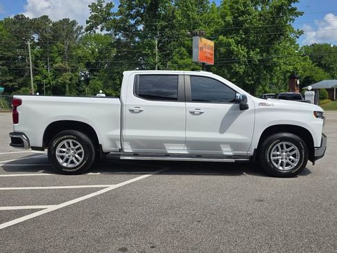 Used 2022 Chevrolet Silverado 1500 LT w/ Diesel Off-Road Package AWD/4WD image 6