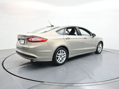 Used 2016 Ford Fusion SE FWD image 7