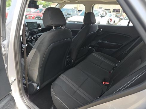 Used 2025 Hyundai Venue SEL FWD image 28