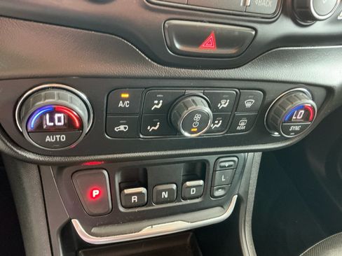 Used 2019 GMC Terrain Denali w/ Advanced Safety Package AWD/4WD image 22
