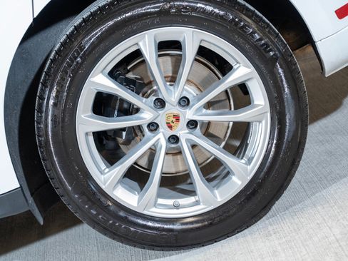 Certified 2026 Porsche Macan AWD/4WD image 11