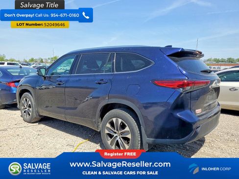 Used 2021 Toyota Highlander XLE AWD/4WD image 3